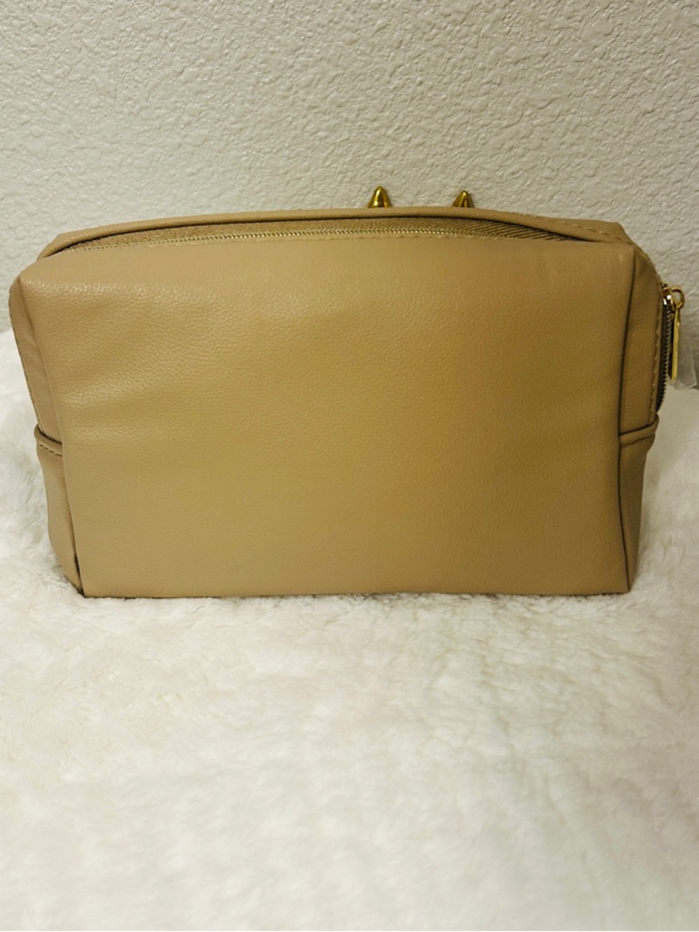 New Yves Saint Laurent Beige Cosmetic Pouch & Gold Hardware - Picture 3 of 5